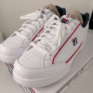NEW! FILA Court Lux 2 sneakers. Sold out model! Women Size 10.
